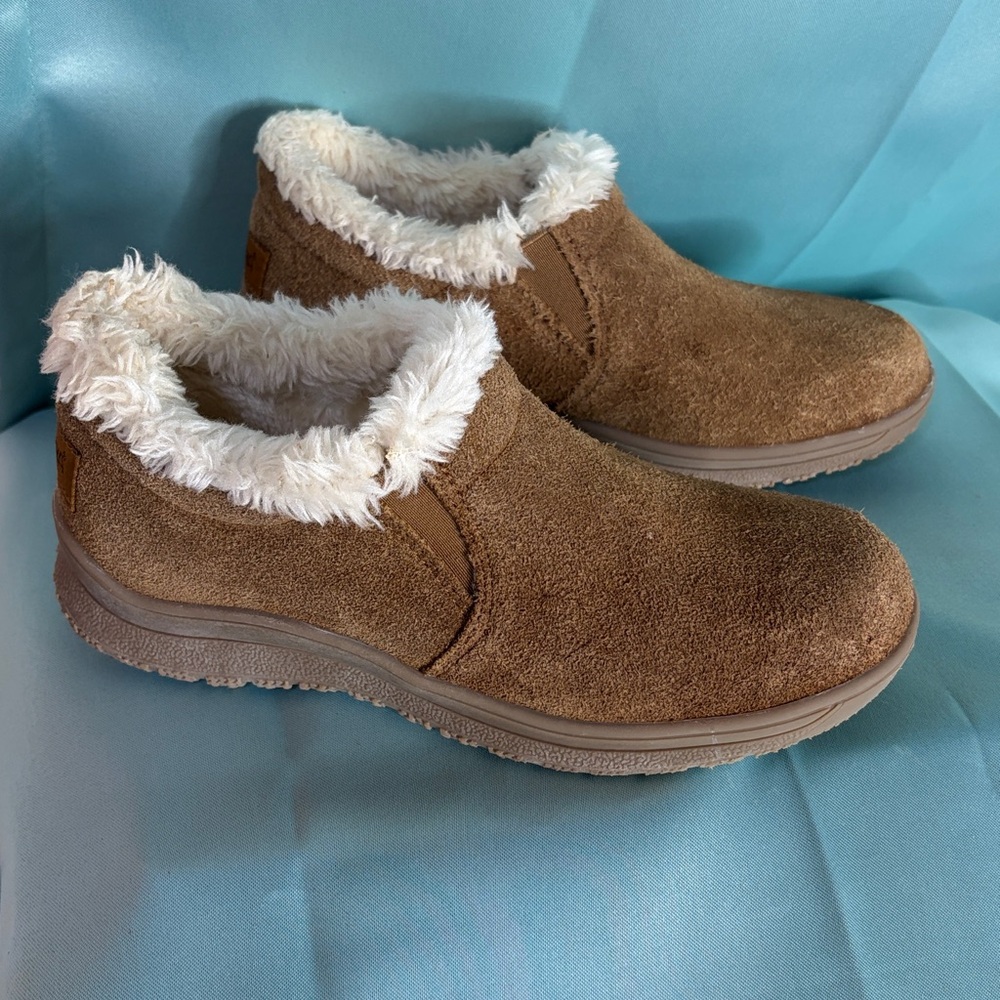 Minnetonka Women’s Eagan Suede Booties sz 6 Comfy Elevated Casual Fall Faux Fur